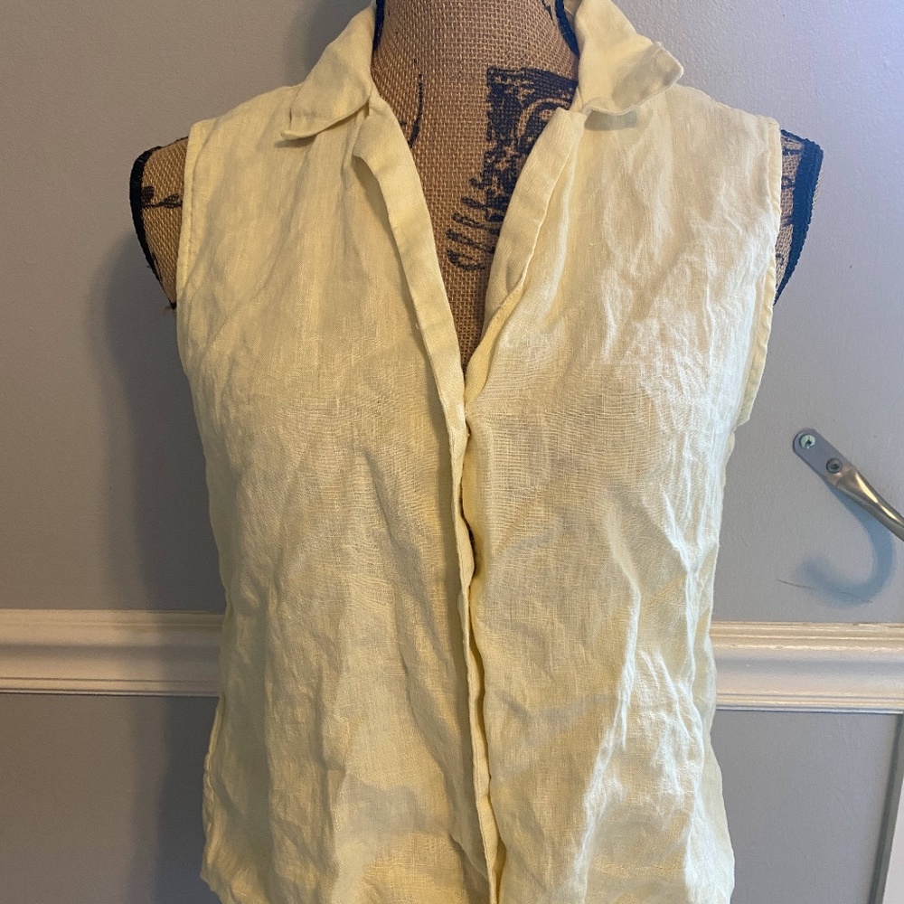 Tommy Bahama yellow sleeveless button down blouse